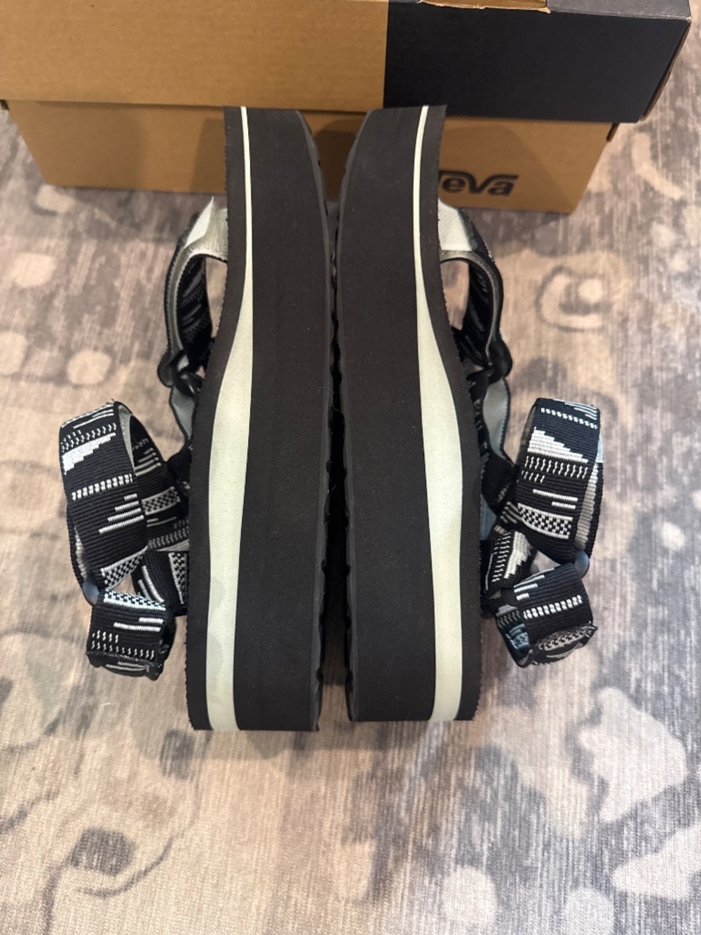 NIB Teva Women's Flatform Universal Sandals - Picture 5 of 7